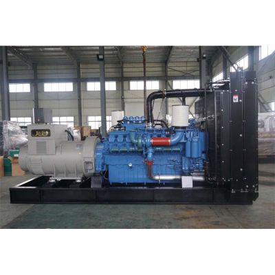 1200kw奔馳柴油發(fā)電機(jī)組-奔馳12缸柴油機(jī)12V4000G23R柴油發(fā)電機(jī)組,缸徑/行程：170/210mm,柴油發(fā)電機(jī)組水冷發(fā)動(dòng)機(jī)功率1400KW,柴油發(fā)電機(jī)組配套馬拉松斯坦福發(fā)電機(jī)。廠價(jià)直銷歡迎選購(gòu)：13773399855。