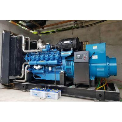 1000kw博杜安柴油發(fā)電機(jī)組-博杜安12缸柴油機(jī)12M33D1108E200柴油發(fā)電機(jī)組,缸徑/行程：150/185mm,柴油發(fā)電機(jī)組水冷發(fā)動(dòng)機(jī)功率1108KW,柴油發(fā)電機(jī)組配套馬拉松斯坦福發(fā)電機(jī)。廠價(jià)直銷歡迎選購(gòu)：13773399855。