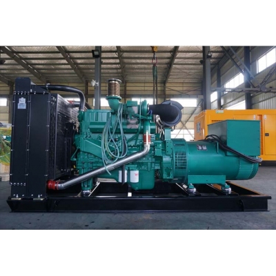 400KW玉柴柴油發(fā)電機組-玉柴6缸柴油機YC6MJ600-D30柴油發(fā)電機組缸徑/行程：131/145mm,柴油發(fā)電機組水冷發(fā)動機功率441KW,柴油發(fā)電機組配套馬拉松斯坦福發(fā)電機。廠價直銷歡迎選購：13773399855。