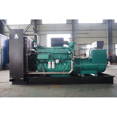 700KW玉柴柴油發(fā)電機組-玉柴6缸柴油機YC6TD1000-D30,柴油發(fā)電機組缸徑/行程：152/180mm,柴油發(fā)電機組水冷發(fā)動機功率735KW,柴油發(fā)電機組配套馬拉松斯坦福發(fā)電機。廠價直銷歡迎選購：13773399855。