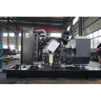 50kw上柴動(dòng)力柴油發(fā)電機(jī)組-上柴動(dòng)力4缸柴油機(jī)4HTAA4.3-G32柴油發(fā)電機(jī)組,缸徑/行程：105/124mm,柴油發(fā)電機(jī)組水冷發(fā)動(dòng)機(jī)功率68KW,柴油發(fā)電機(jī)組配套馬拉松斯坦福發(fā)電機(jī)。廠價(jià)直銷(xiāo)歡迎選購(gòu)：13773399855。